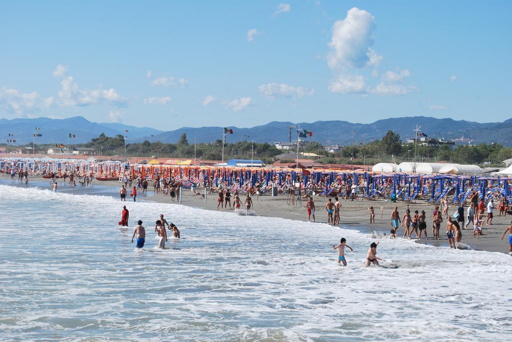 Domus Matilde Relax Beach Marina Di Carrara Exterior photo